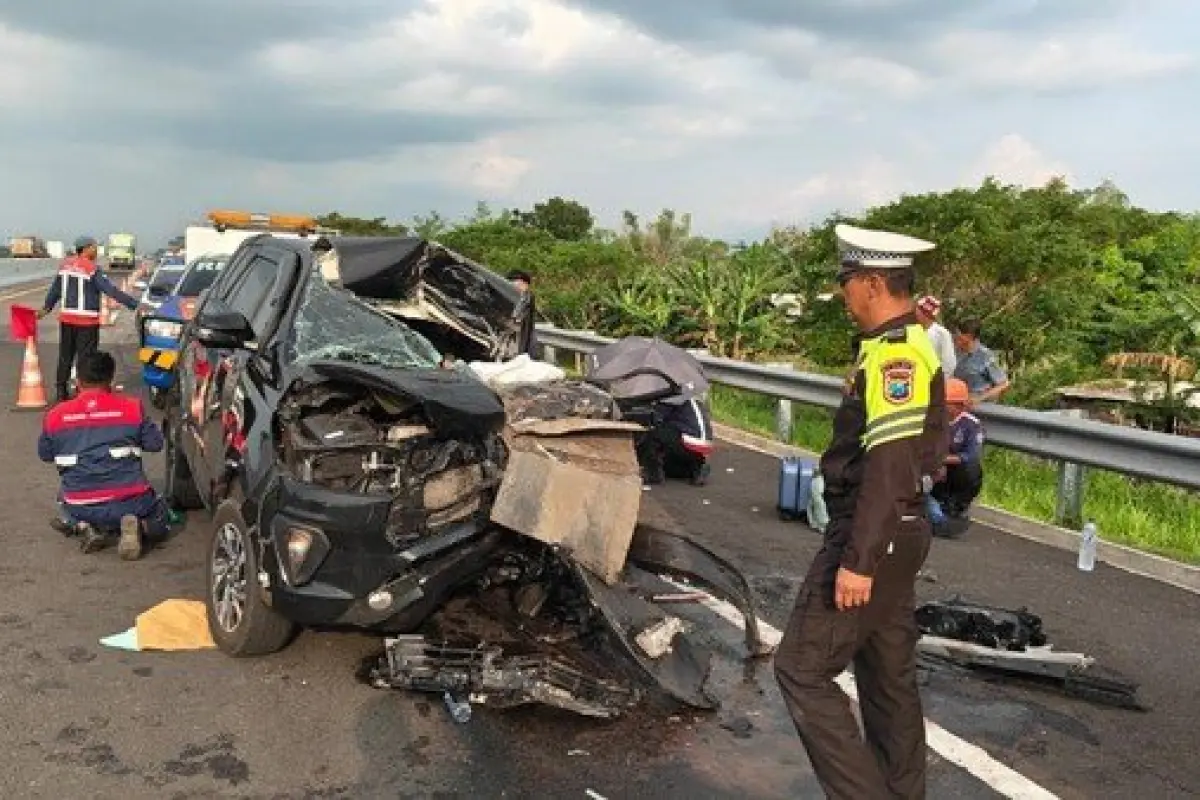 Mobil Rombongan Anggota DPR RI Kecelakaan di Tol Paspro, Dua Orang Tewas