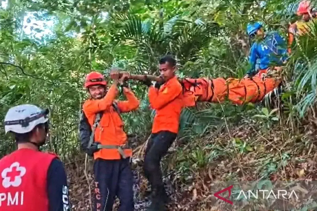 Pendaki Tersambar Petir di Puncak Gunung Monrolo Maros, Satu Orang Meninggal Dunia