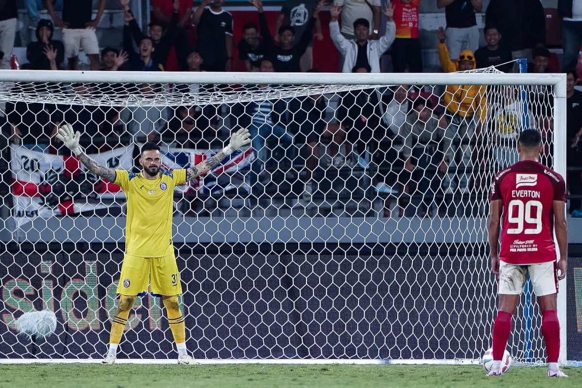 Kiper Arema FC asal Brazil 2