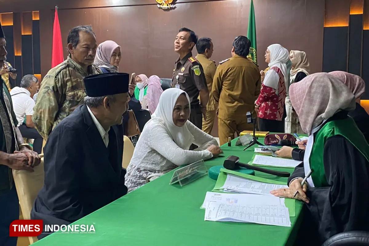 Nikah Siri 30 Tahun, Warga Malang Akhirnya Resmi Menikah Lewat Sidang Gratis