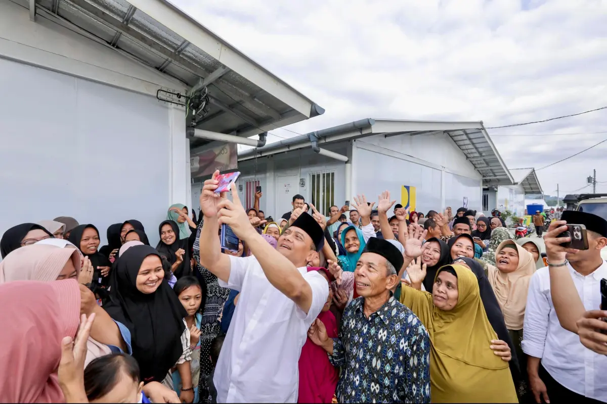 Warga Huntara Tegal Rayakan Iduladha Bersama Ahmad Luthfi dan Sapi Kurban 906 Kg