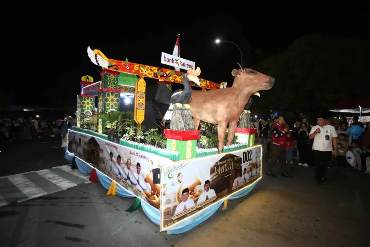 Malam Takbiran di Palangka Raya Meriah, Parade 55 Mobil Hias Disaksikan Ribuan Warga