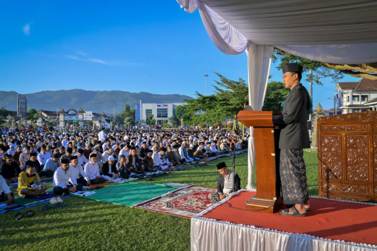 Khidmat, Ribuan Warga Banjarnegara Salat Idul Adha 1447 H di Alun-Alun