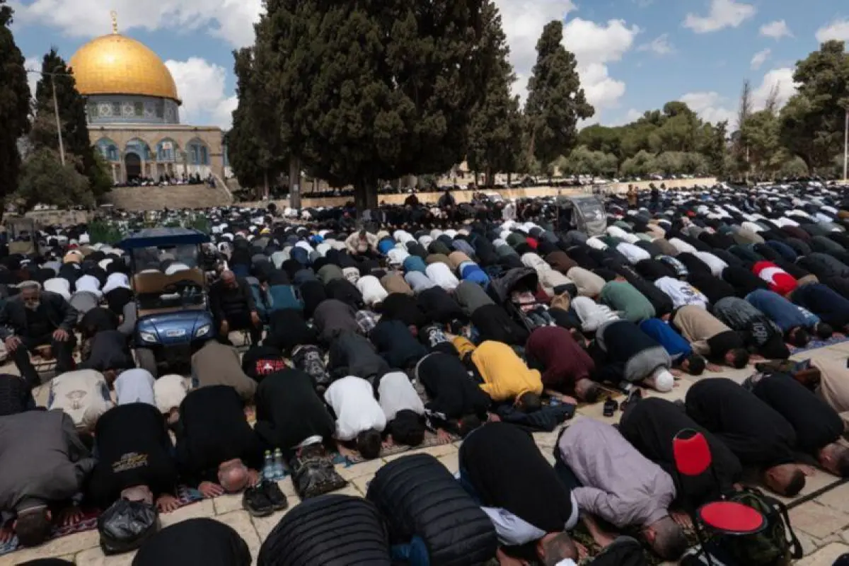 Pembatasan Ketat Israel, Warga Palestina Tetap Salat Id di Masjid Ibrahimi