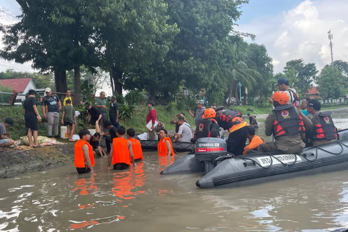 Nekat Cuci Limbah Kurban di Sungai Surabaya, Pemkot Kenakan Sanksi Tipiring dan Sita KTP