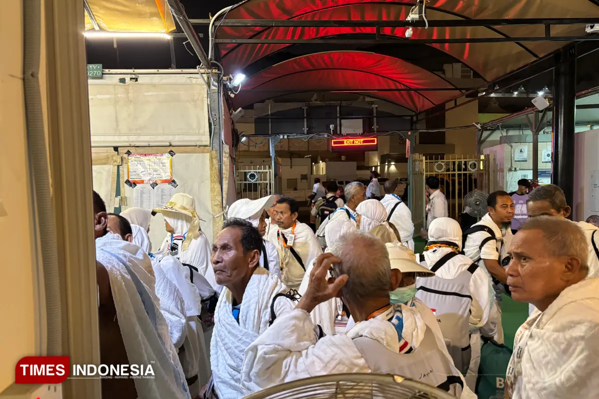 Bukan Kekurangan Tempat, Ini Alasan Jemaah Haji Pilih Istirahat di Luar Tenda
