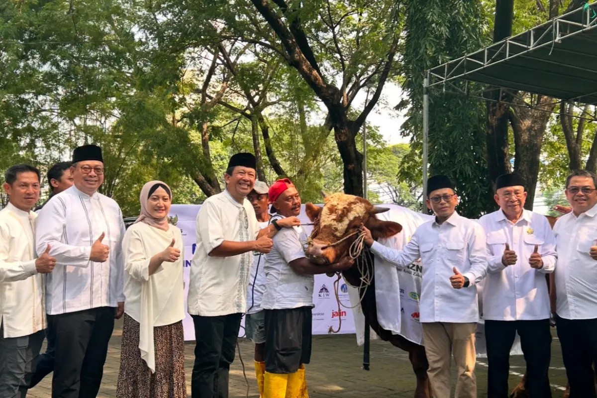 Danareksa Salurkan 3.000 Paket Daging Kurban di Jatim Lewat Baznas