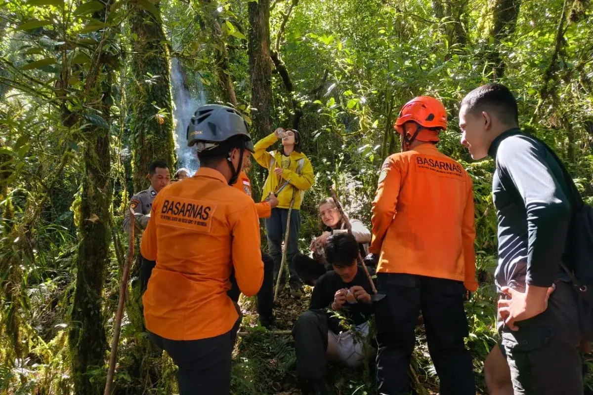 Pendaki Rusia dan WNI Tersesat di Gunung Batukaru Berhasil Dievakuasi
