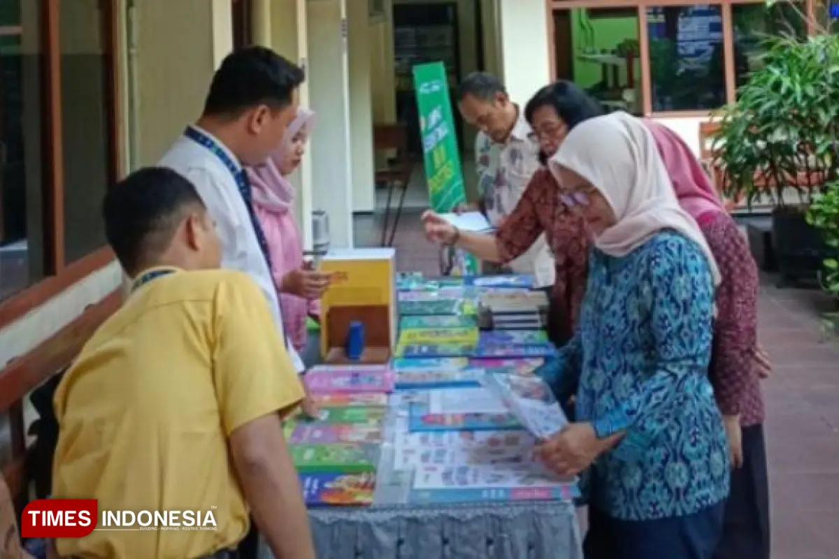Perpustakaan UNIPMA dan Erlangga Hadirkan Pameran Buku untuk Tingkatkan Budaya Literasi Kampus