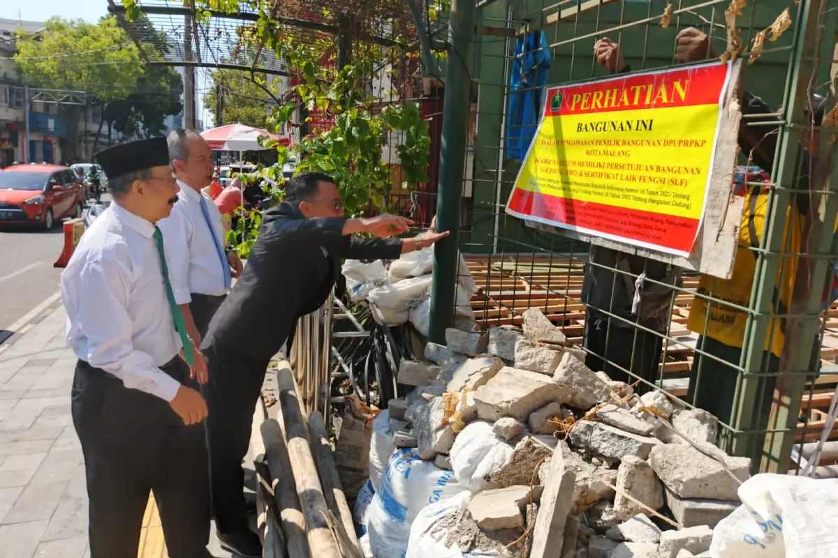 Diduga Bangun di Atas Sungai Tanpa Izin Tuntas, Pemkot Malang Hentikan Proyek di Jalan Semeru
