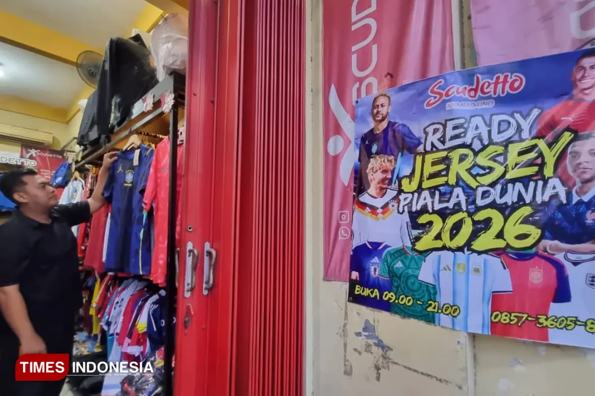 Demam Piala Dunia 2026, Toko Jersey di Gresik Kebanjiran Pembeli