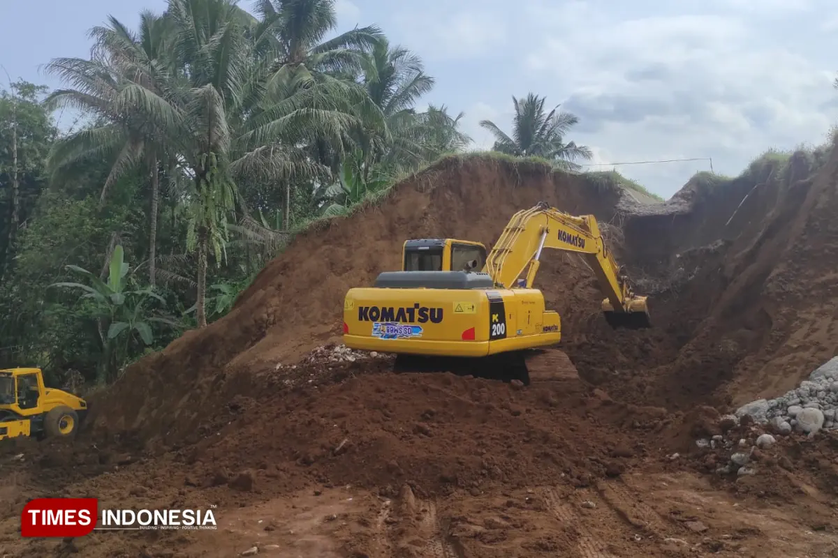 Dirjen SDA Kementrian PU Tinjau Tanggul Irigasi Gemuruh, BWWSO Targetkan Perbaikan 30 Hari