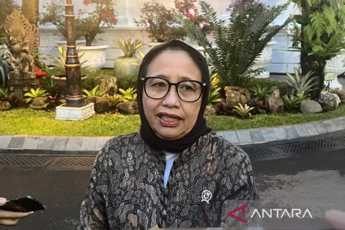 Resmi Jadi Kepala BGN, Ini Rekam Jejak Nanik Sudaryati Deyang