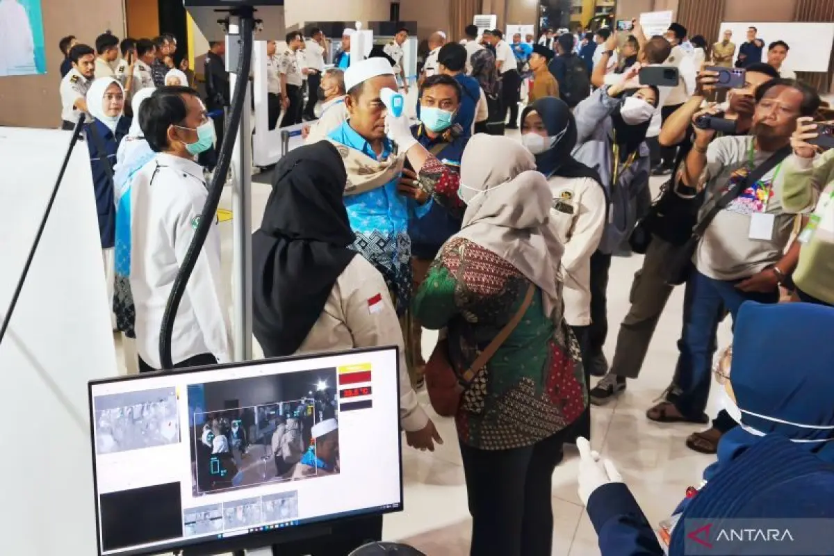 Kloter Pertama Haji Tiba di Surabaya, 378 Jemaah Asal Probolinggo Pulang ke Tanah Air
