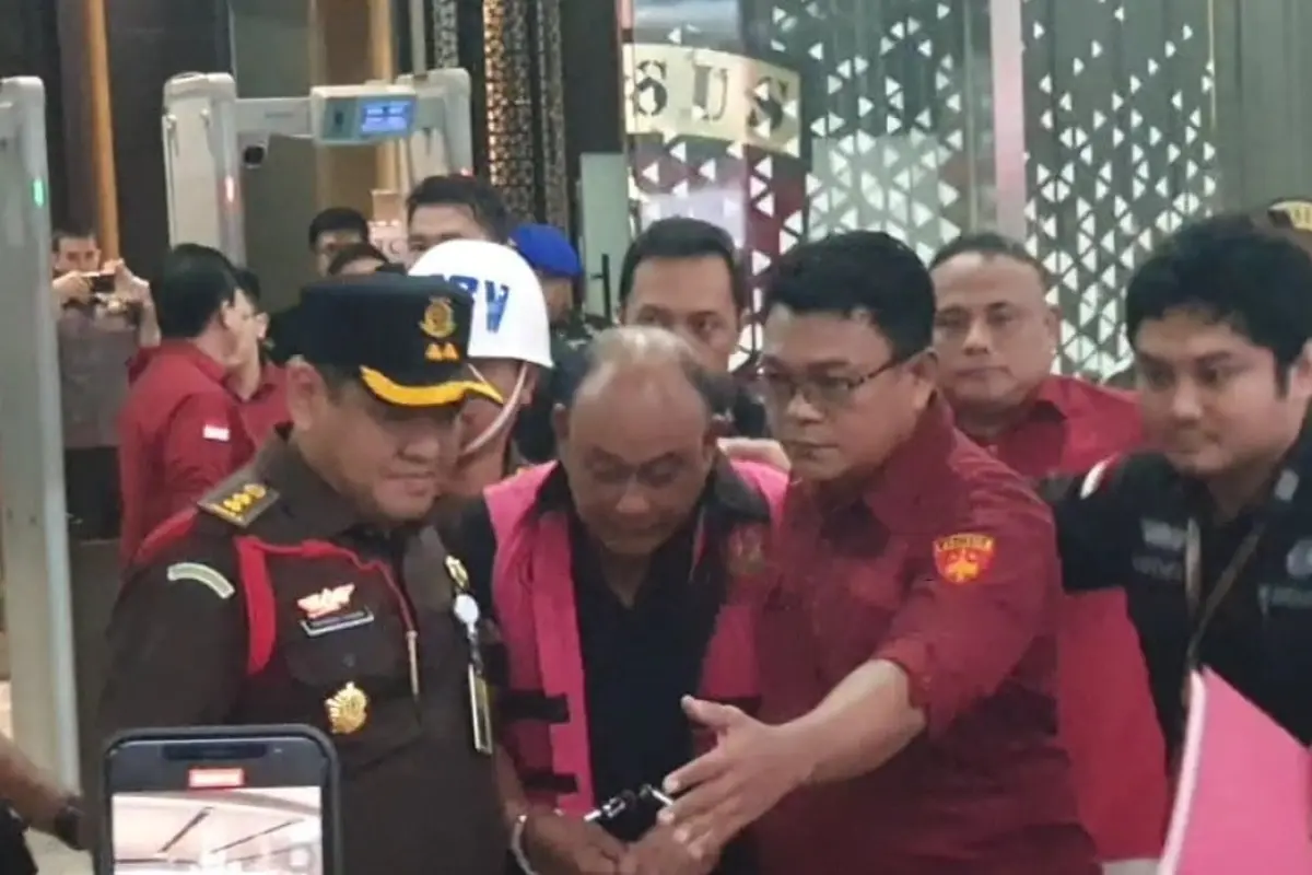 Kejagung Tahan Tiga Eks Pimpinan BGN, Skandal Program MBG Disorot