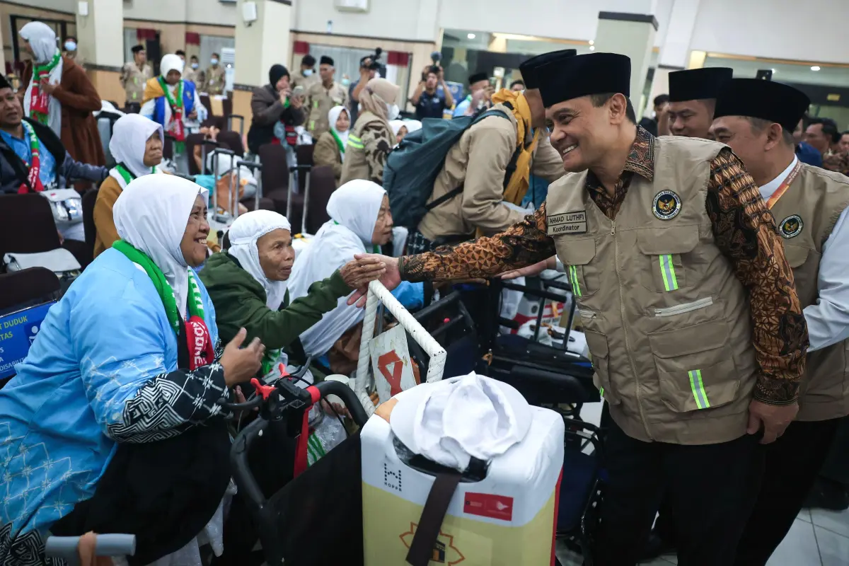 Gubernur Ahmad Luthfi Sambut Kepulangan Jemaah Haji Kloter Perdana Embarkasi Solo