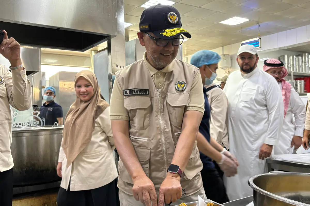 Saat Berada di Masjid Nabawi, Menhaj Imbau Jemaah Haji Indonesia Tidak Telat Makan