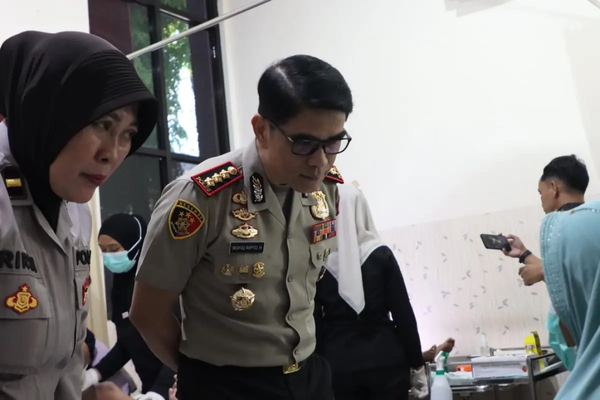 Puluhan Bocah di Banyuwangi Ikut Khitan Massal Gratis plus Dapat Bingkisan dari Polisi