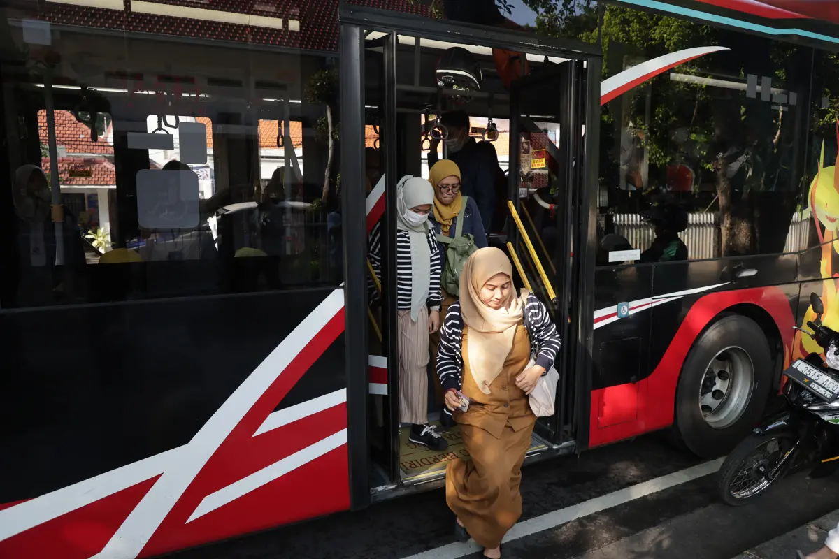 Tingkatkan Kualitas Layanan, Dishub Evaluasi Berkala Sopir Suroboyo Bus dan Wira-Wiri
