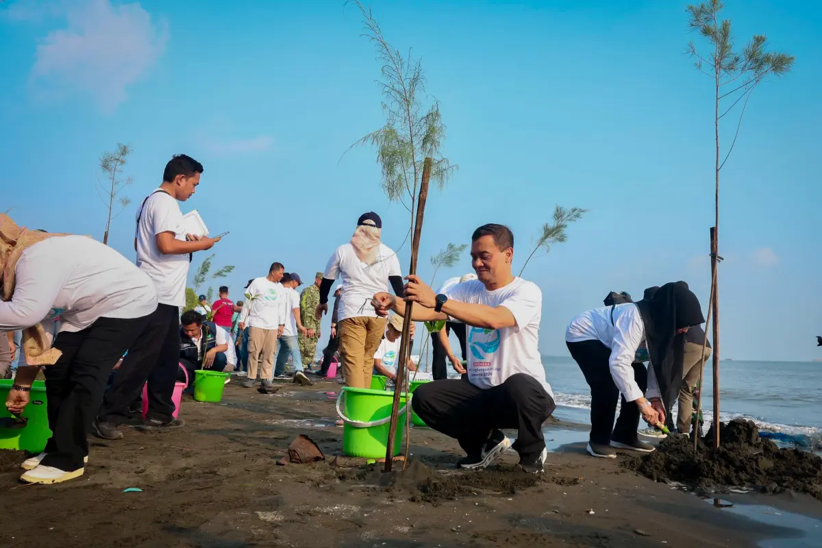 Dari Pantai Tirang, Ahmad Luthfi Gaungkan Gerakan Mageri Segoro untuk Selamatkan Pesisir Jateng