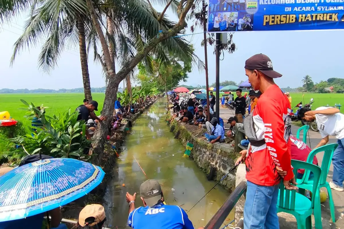 Sambut Bek Persib Kakang Rudianto, Ratusan Warga Sukaluyu Cianjur Gelar Pesta Mancing Bersama