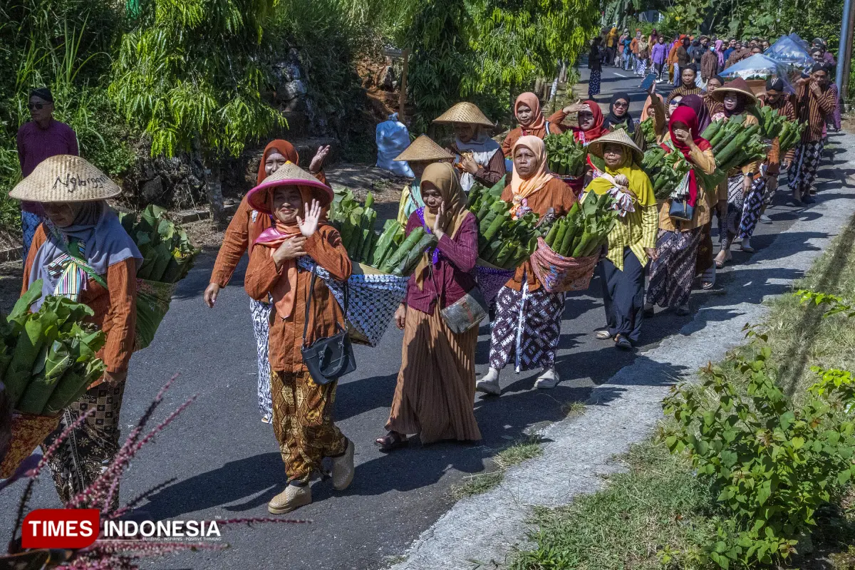 Tradisi Rasulan di Lereng Gunung Api Purba: Ekspresi Kebersamaan dan Syukur dalam Kirab