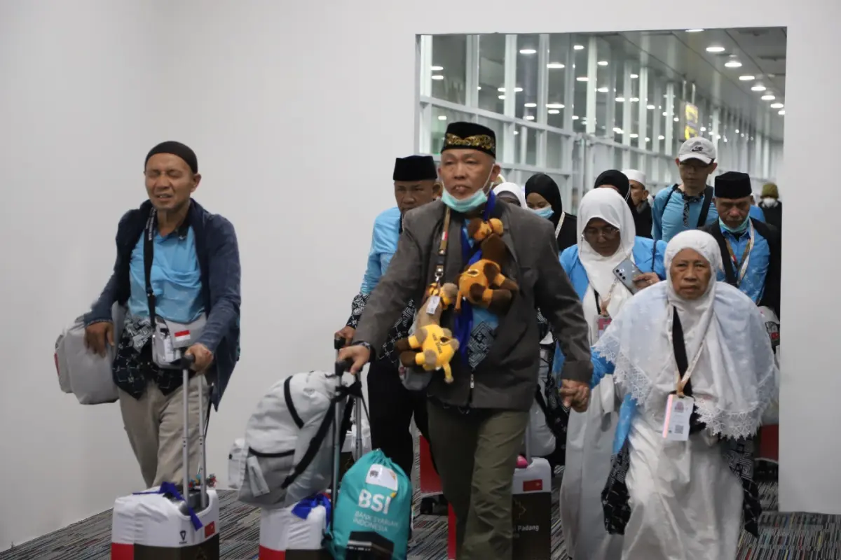 Jemaah Haji Kloter PDG 4 Asal Bengkulu Tiba di Padang, Dua Jemaah Wafat di Tanah Suci