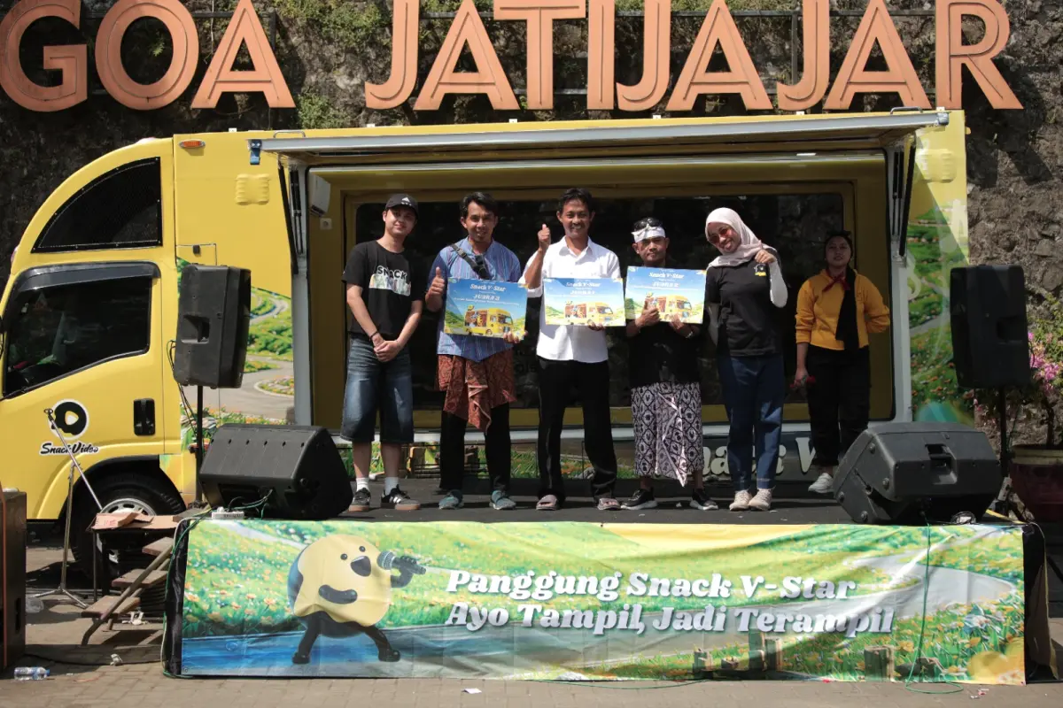 Snack V-Star Truck Keliling Indonesia, Bawa Panggung Hiburan dan Dukungan bagi Talenta Daerah