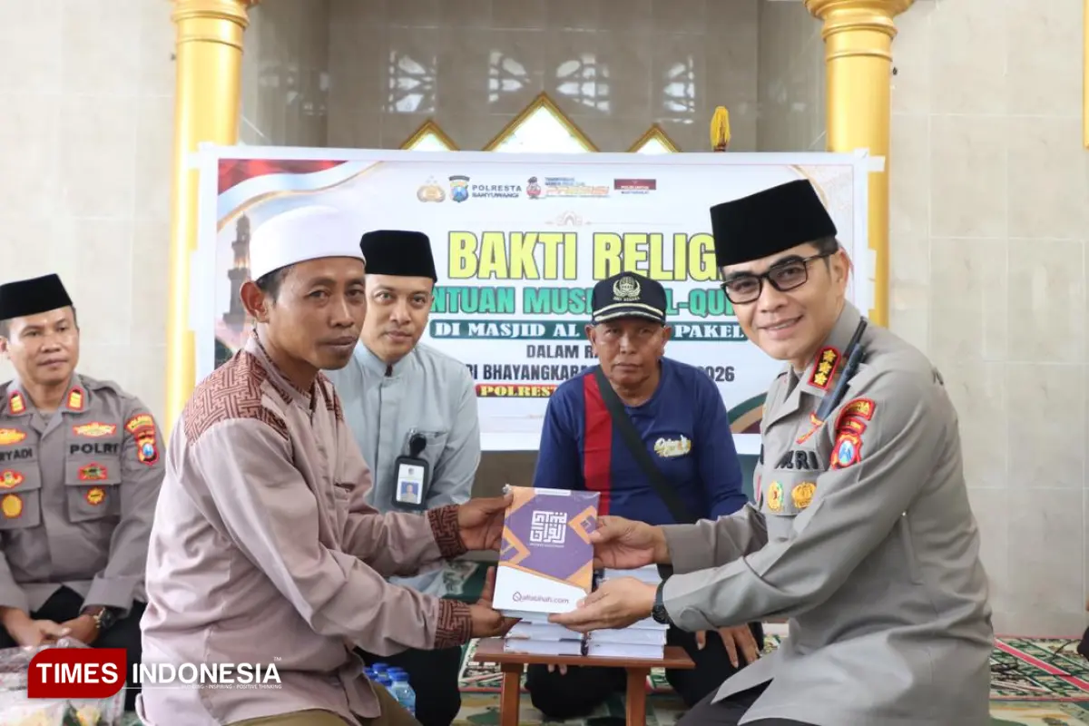 Sentuhan Mushaf Al-Qur'an dan Pesan Sejuk Kapolresta Banyuwangi untuk Warga Pakel