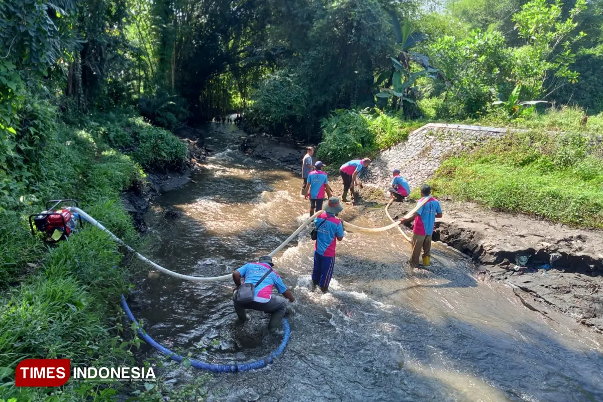 PUSDA Tangani Sedimentasi Saluran Irigasi