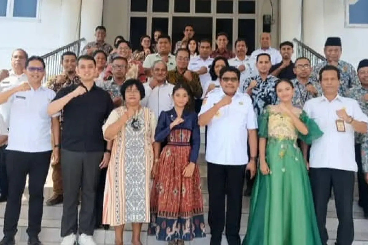 Lepas Peserta Pesparawi Nasional XIV di Papua Barat, Begini Pesan Bupati Sumba Timur