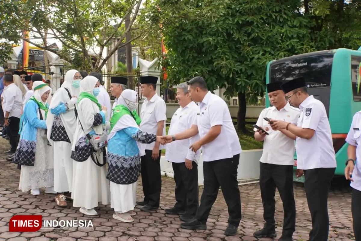 Haru dan Bahagia, Keluarga Sambut Kepulangan Jemaah Haji Padang Panjang