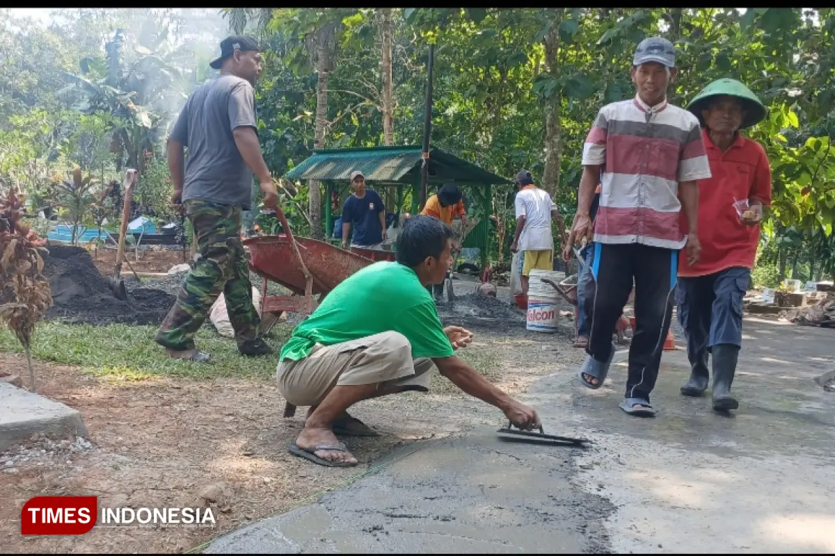Tagih Janji Wali Kota Banjar, Warga Lima RW di Mekarsari Patungan Swadaya Bangun Jalan Makam