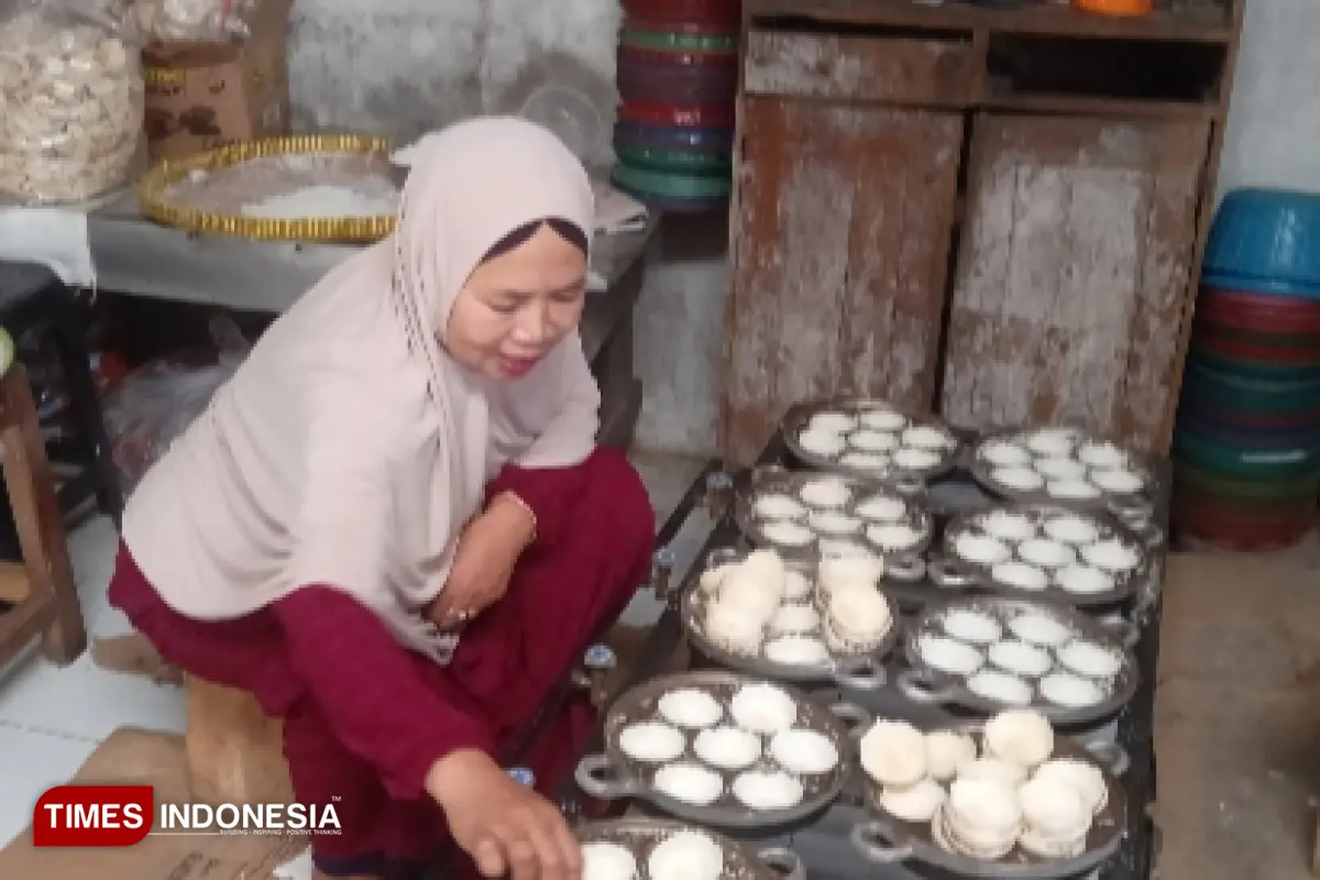 Bertahan di Tengah Sepinya Wisata, Muasih Menjaga Asa UMKM Guci Tegal Lewat Inovasi “Cangkang Telur”