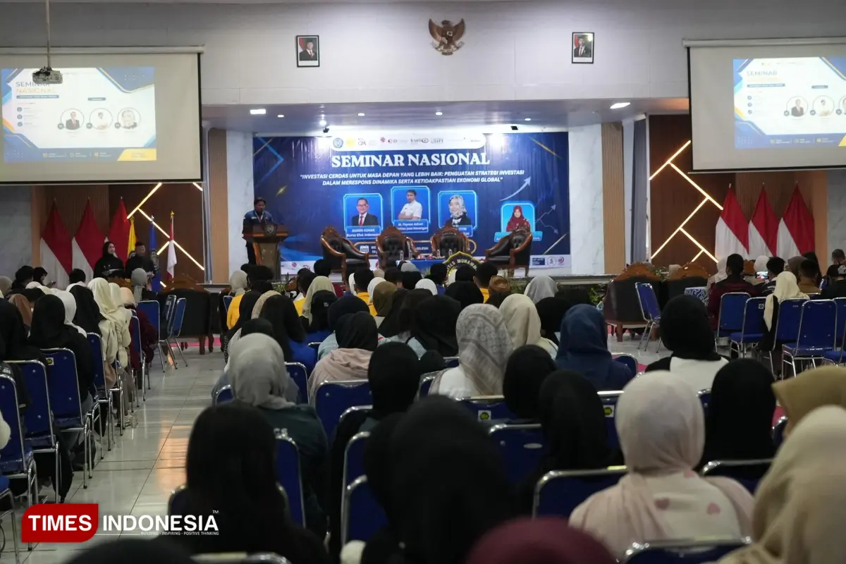 Seminar Nasional FEB Unmuh Jember Bekali Mahasiswa dan Pelajar Hadapi Ketidakpastian Ekonomi Global