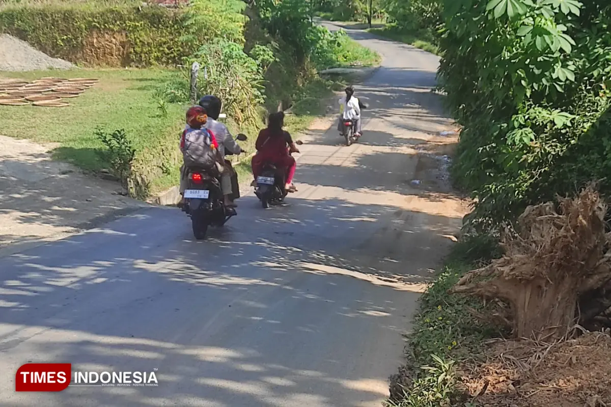 Sering Terjadi Kecelakaan, Warga Pagedongan Banjarnegara Minta Jalan Ambles Segera Diperbaiki