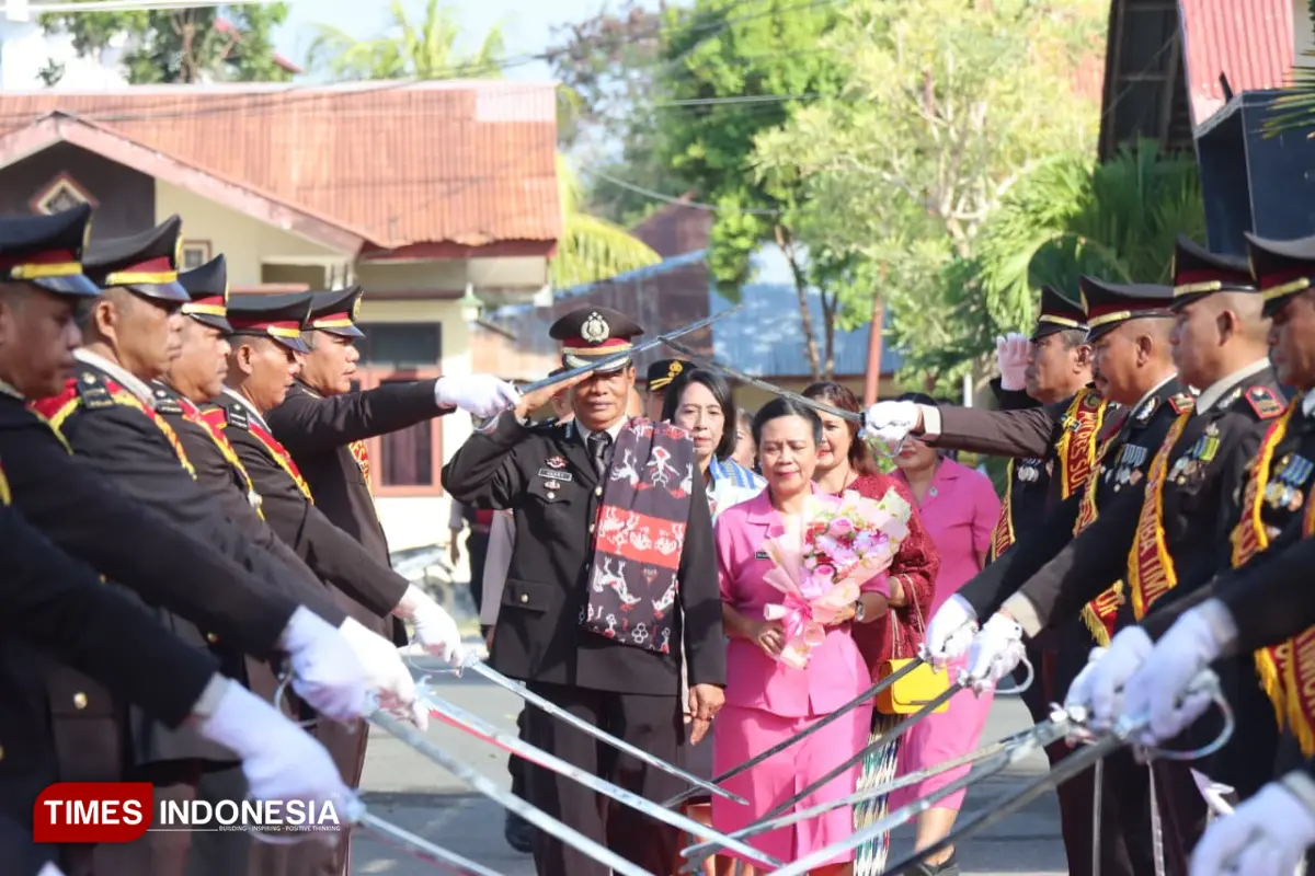 Pedang Pora Warnai Pelepasan Empat Purnawirawan di Polres Sumba Timur