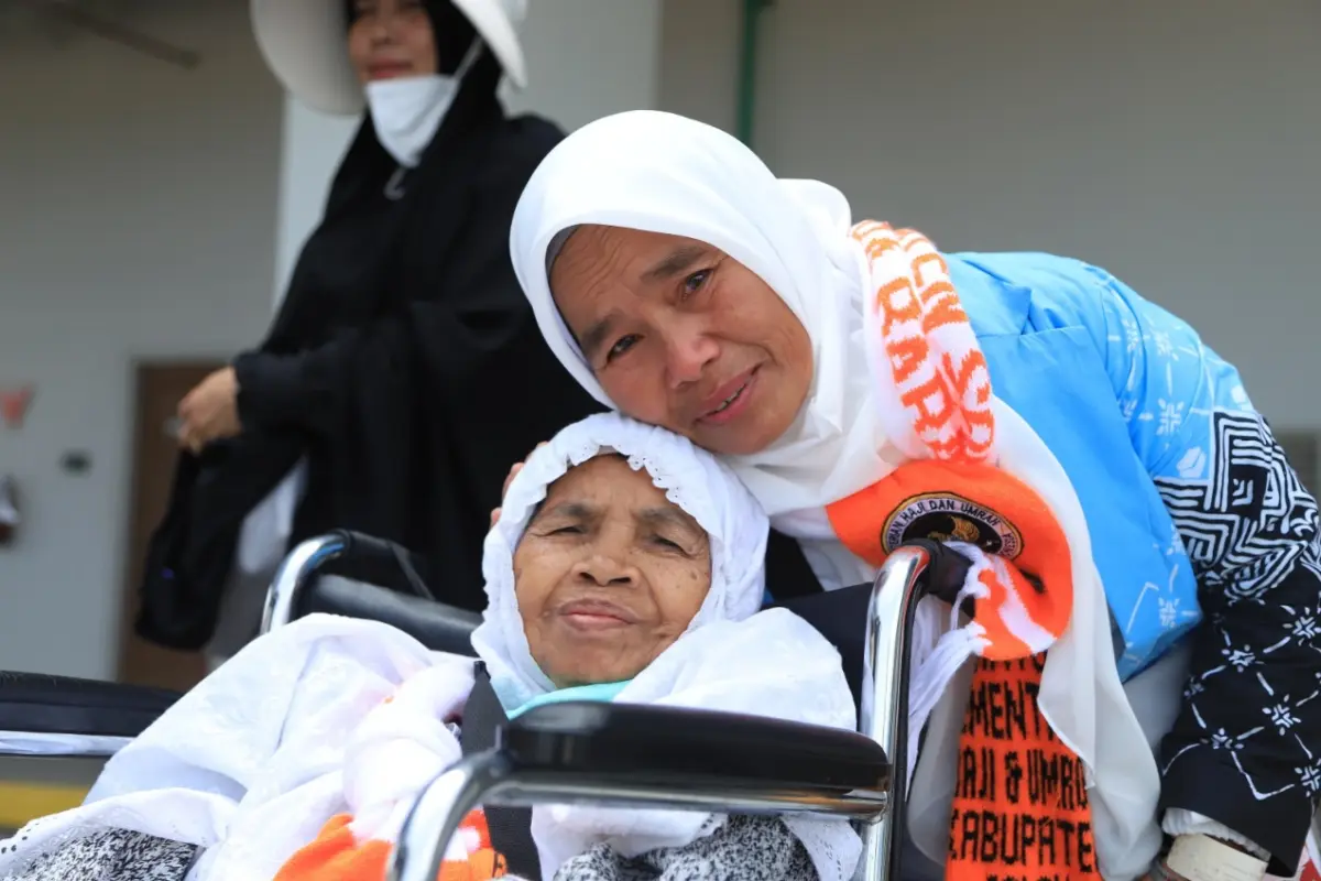 Lebih dari Sekadar Haji: Yuni Mardanis dan Ketulusan Melayani Lansia di Tanah Suci