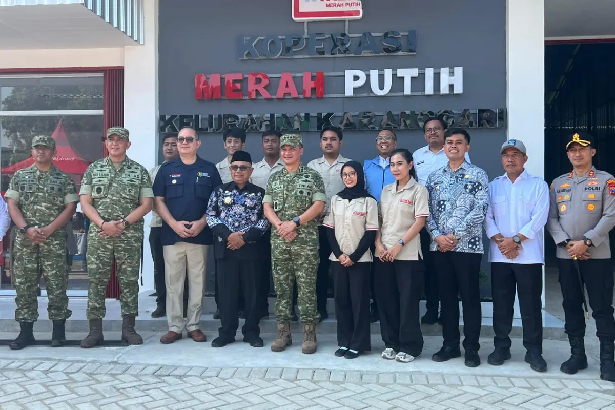 Asrenum Panglima TNI Tinjau Koperasi Desa Kelurahan Merah Putih di Blitar