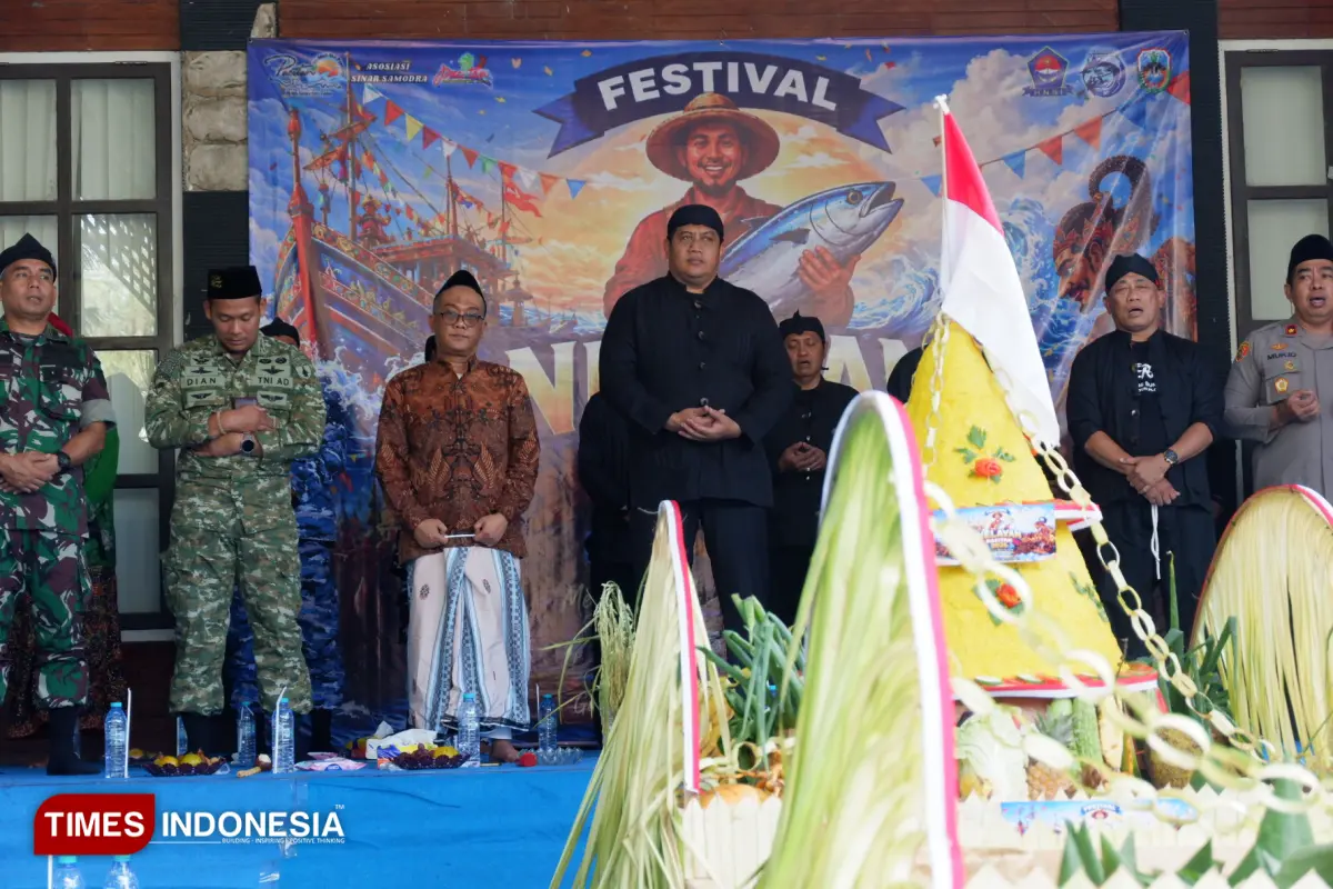KH Luqman: Islam dan Tradisi Jawa Simetris, Larung Sesaji Jadi Wujud Syukur Nelayan Pacitan