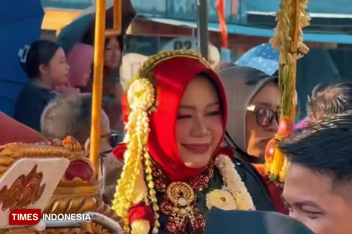 Puluhan Ribu Warga Saksikan Kirab Pusaka dan Pawai Lintas Sejarah Grebeg Suro Ponorogo