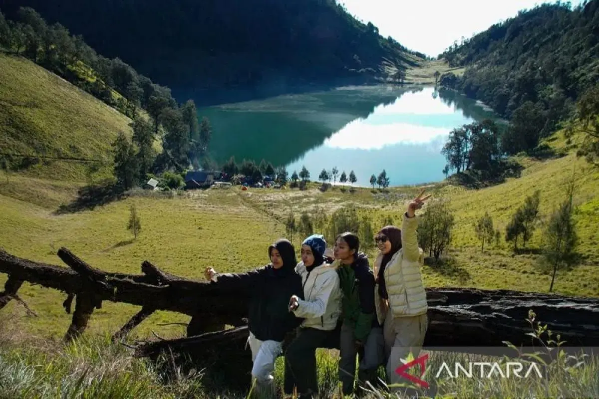 Lakukan Pendakian Ilegal di Gunung Semeru, 13 Orang Ditangkap Petugas TNBTS