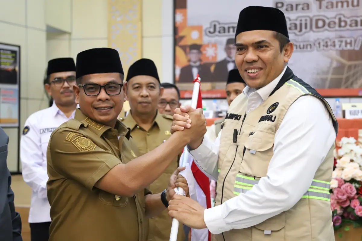 Sambut Kloter 11 Debarkasi Padang, Wabup Pessel Minta Jemaah Haji Jadi Teladan bagi Masyarakat