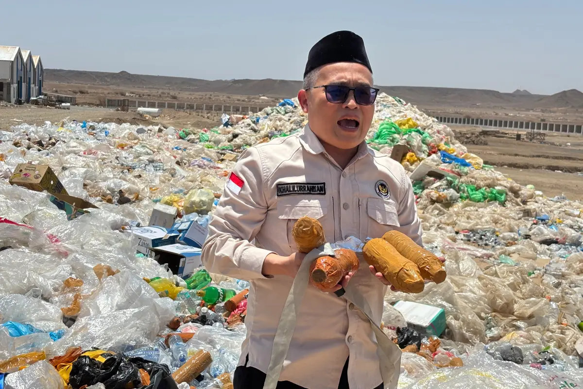 Kadaker Madinah Sidak Gudang Sitaan, Ingatkan Lagi Larangan Air Zamzam di Koper Bagasi