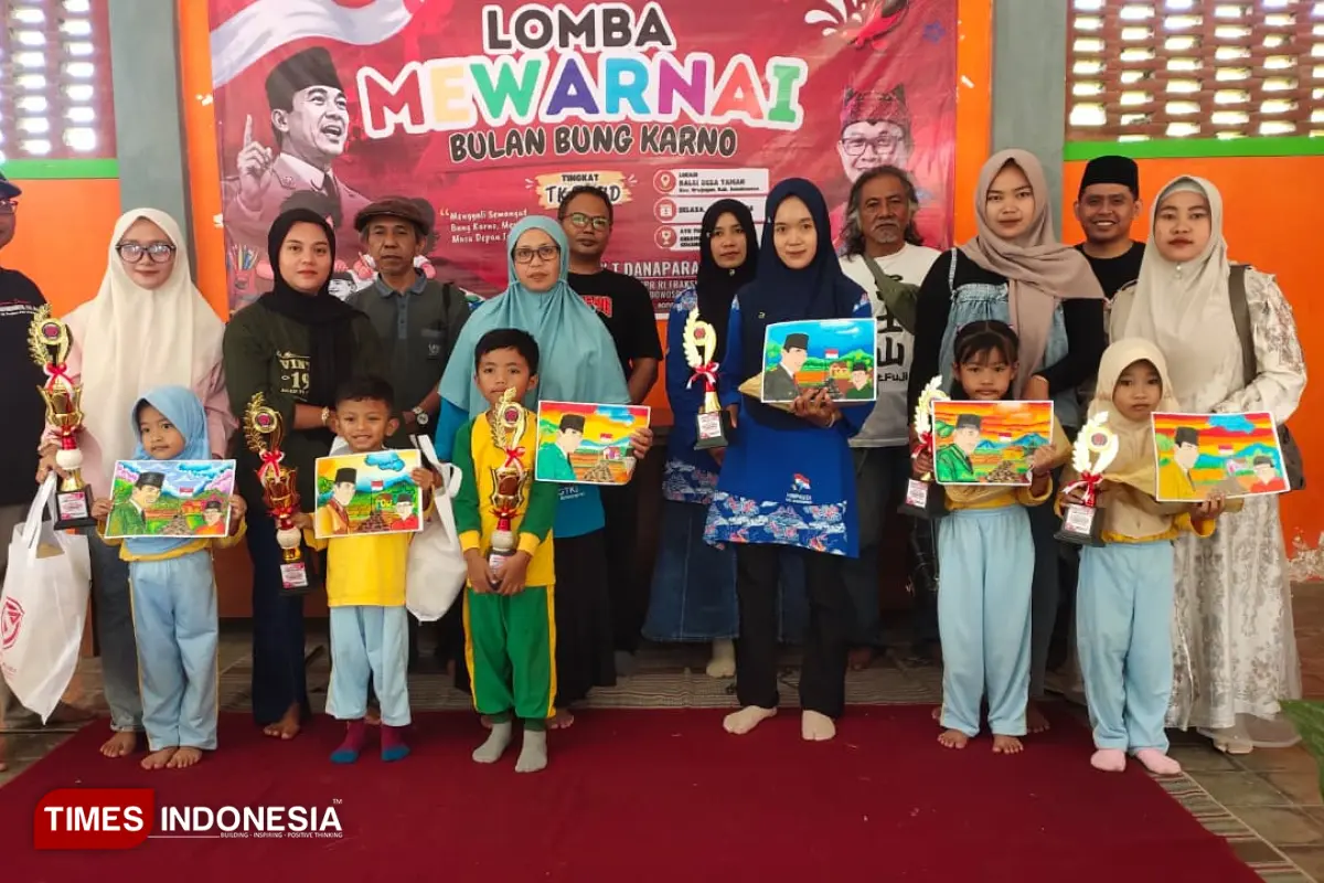 Ajarkan Nasionalisme, Ratusan Anak PAUD di Bondowoso Mewarnai Gambar Bung Karno