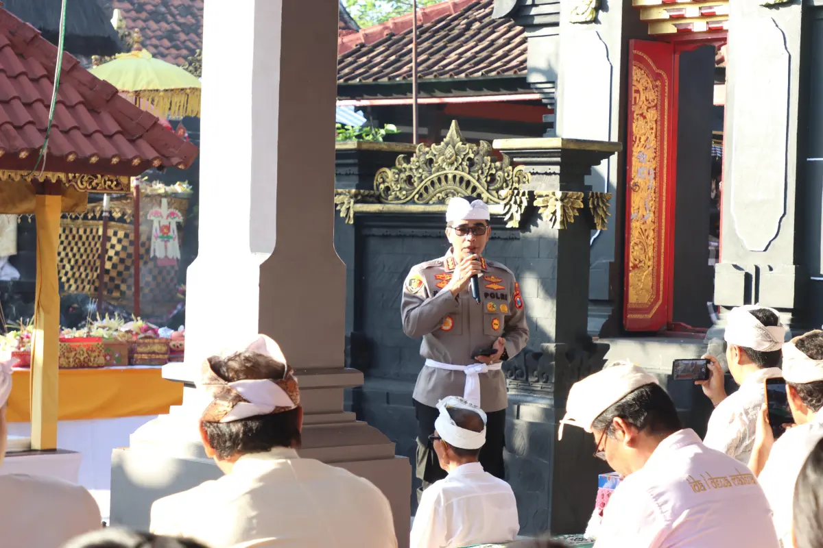 Momen Galungan dan Kuningan, Kapolresta Banyuwangi Bawa Pesan Damai dan Toleransi