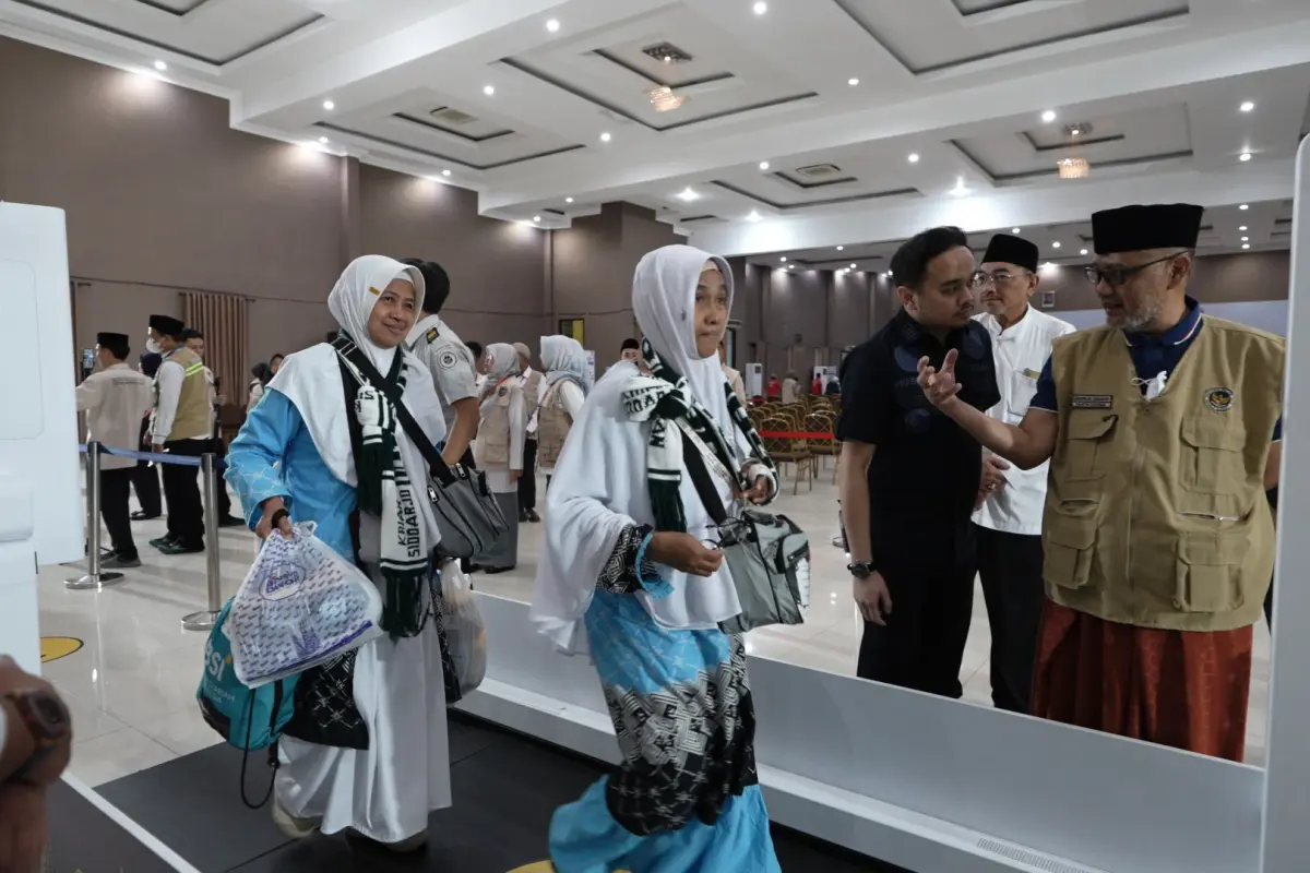 Sistem Koridor Biometrik Perdana Diterapkan, Menhaj Sambut Kepulangan 375 Jemaah Haji Debarkasi Surabaya