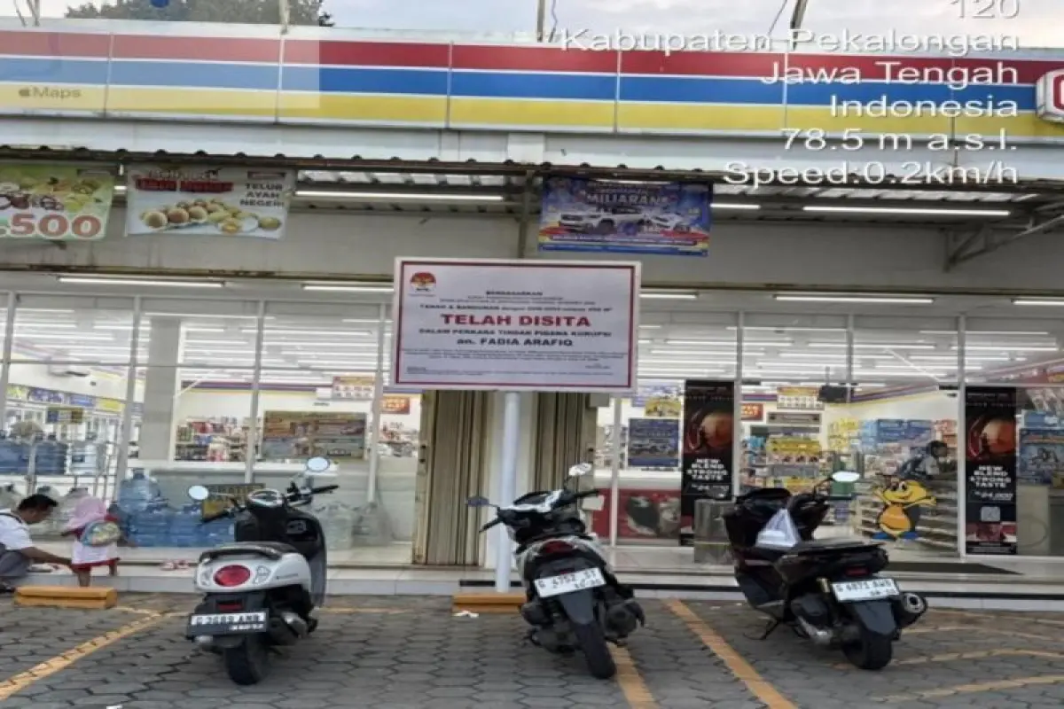 KPK Sita Rumah dan Toko Modern Diduga Milik Bupati Pekalongan Fadia