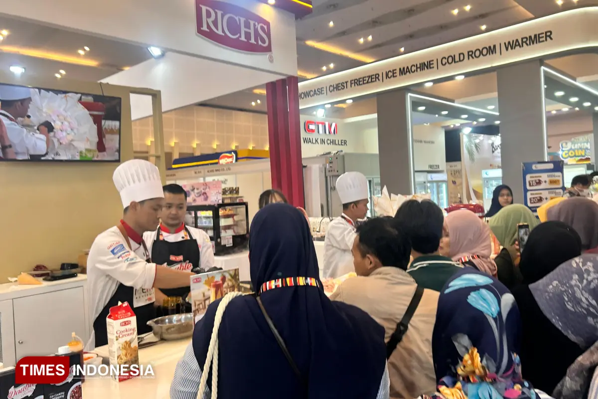 Pelaku Usaha Kuliner Borong Bahan Baku di EastFood Indonesia Expo 2026 Surabaya