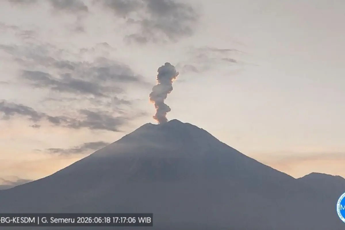 Gunung Semeru Erupsi Lagi, Semburkan Kolom Abu Setinggi 1.000 Meter